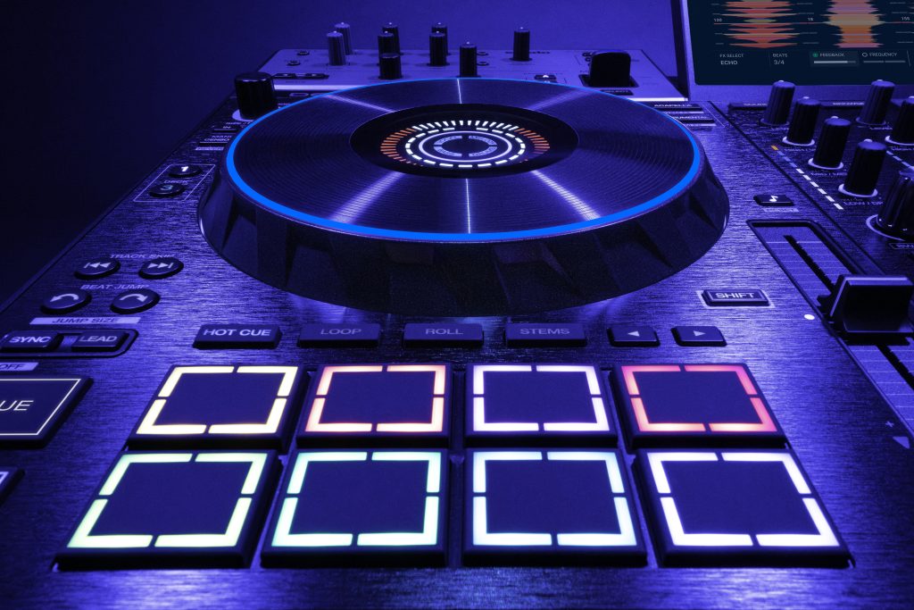 View of the Left side of the controller from the MPC ePads with the 7 Inch Jog wheel showing stems indicators and cue point markers 